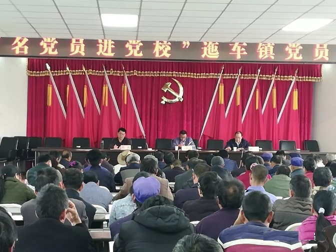 针对农æ‘党员å¦åŽ†æ–‡åŒ–å±‚æ¬¡å低ã€å¹´é¾„å大ã€ç†è§£åŠ›åå¼±ç‰ç‰¹ç‚¹ï¼Œå™èƒç šç”¨ç®€å•朴实ã€é€šä¿—易懂的è¯è¨€ï¼Œåˆ—举一些农æ‘常è§ã€è´´è¿‘生活的例å的例å?让广大党员入耳入心,有效增强了党课的å¸å¼•力和感染力。å™èƒç šè¦æ±‚:一是è¦åšå®šç†æƒ³ä¿¡å¿µï¼Œå¼ºåŒ–政治æ„识,切实增强作为一å党员的è£èª‰æ„Ÿå’Œä½¿å‘½æ„Ÿã€‚è¦ä¸æ–åŠ å¼ºè‡ªèº«ä¿®å…»ï¼Œä¸ºè‡ªå·±èƒ½åŠ å…¥å…šçš„ç»„ç»‡æˆä¸ºå…¶ä¸çš„ä¸€å‘˜è€Œéª„å‚²å’Œè‡ªè±ªï¼Œæ ‘ç«‹æ£æ°”ï¼Œå®æ‰¬æ£èƒ½é‡ã€‚二是è¦åŠ å¼ºå…šæ€§ä¿®å…»ï¼Œæå‡æ€æƒ³é“德水平,真æ£åšä¸€ååˆæ ¼çš„å…šå‘˜ã€‚è¦æå‡æ€æƒ³é“å¾·ä¿®å…»ï¼Œåšæœ‰ä¿¡ä»°ã€æœ‰ç†æƒ³ã€æœ‰é“å¾·ã€æœ‰è‰¯çŸ¥çš„党员,在大是大éžé¢å‰è¦ä¿æŒæ¸…醒头脑,始终与党一æ¡å¿ƒã€ä¸€ä¸ªå£°éŸ³ï¼›è¦åˆ‡å®žå±¥è¡Œå¥½ä½œä¸ºå…šå‘˜çš„æƒåˆ©ä¹‰åŠ¡ï¼Œåœ¨ç¾¤ä¼—ä¸å½“好表率ã€å½“å¥?ldquo;领头ç¾?rdquo;,æˆä¸ºç¾¤ä¼—身边çš?ldquo;一ç›ç¯”。三是è¦å¢žå¼ºèƒ½åŠ›æœ¬äº‹ï¼Œå¼ºåŒ–ç›‘ç£è‡ªå¾‹ï¼Œåˆ‡å®žå‘æŒ¥å¥½å…ˆé”‹æ¨¡èŒƒä½œç”¨ã€‚è¦æ‡‚生产善ç»è¥ï¼Œåšå¸¦å¤´è‡´å¯Œå¸¦é¢†è‡´å¯Œçš„æ¨¡èŒƒï¼›è¦ç«‹æ£æ°”扬æ£ä¹‰ï¼ŒåšåŒ–解矛盾维护稳定的模范;è¦å¼ºè‡ªå¾‹ä¸¥ç›‘ç£ï¼Œåšéµç« 守纪的模范,åšä¸€å真æ£çš„åˆæ ¼çš„æ— 愧于新时代党员,为自己争气ã€ä¸ºç»„织争光ã€ä¹Ÿä¸ºå„¿å™æ·»å½©ã€? width=