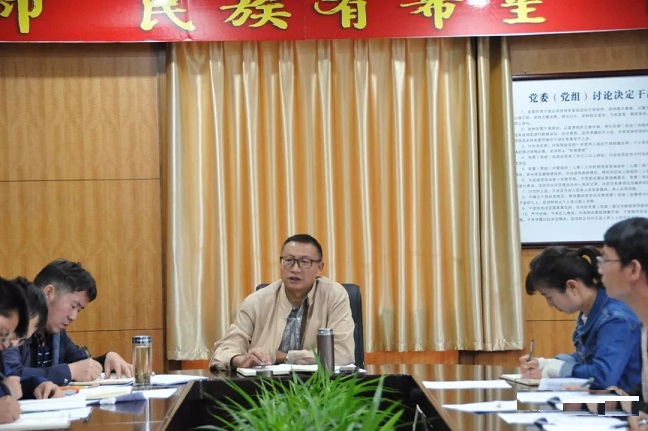 县委组织部及时传达学习县委理论学习中心组第三次集中学习主题报? width=